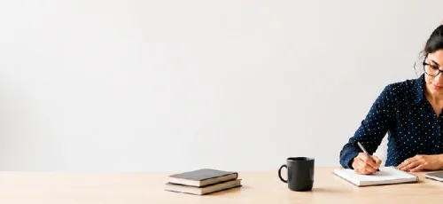 Estudiar en línea y trabajar.